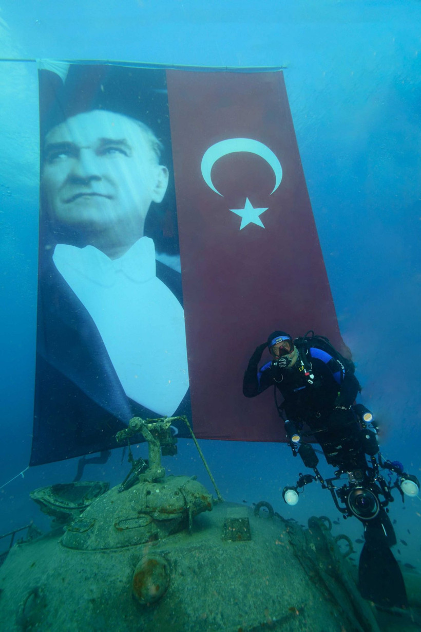 Kaş’ta 10 Kasım nedeniyle özel dalış gerçekleştirildi - Resim: 1