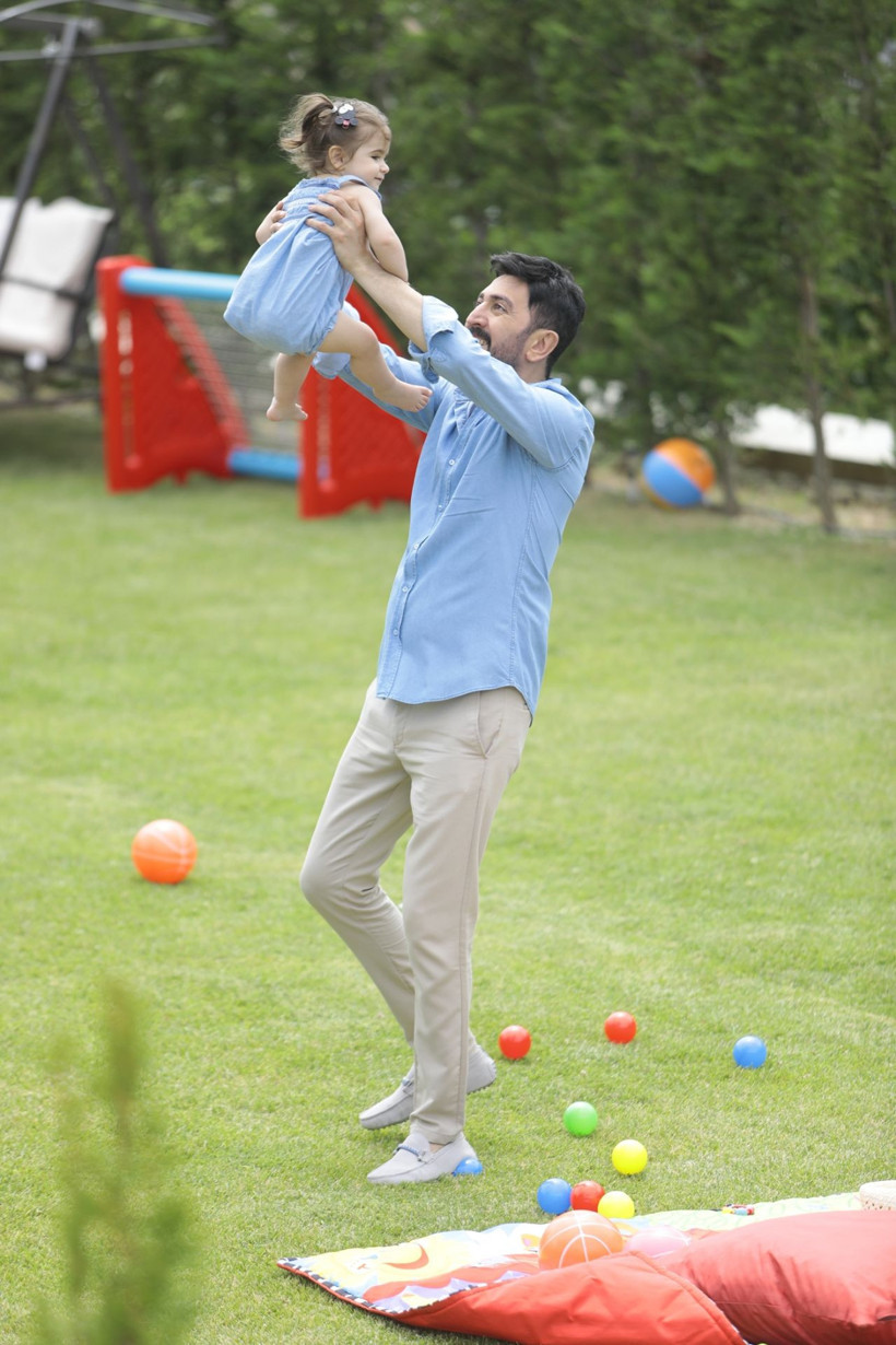 Sevilen şarkıcı Ferman Toprak klibinde bakın kimi oynattı - Resim: 3