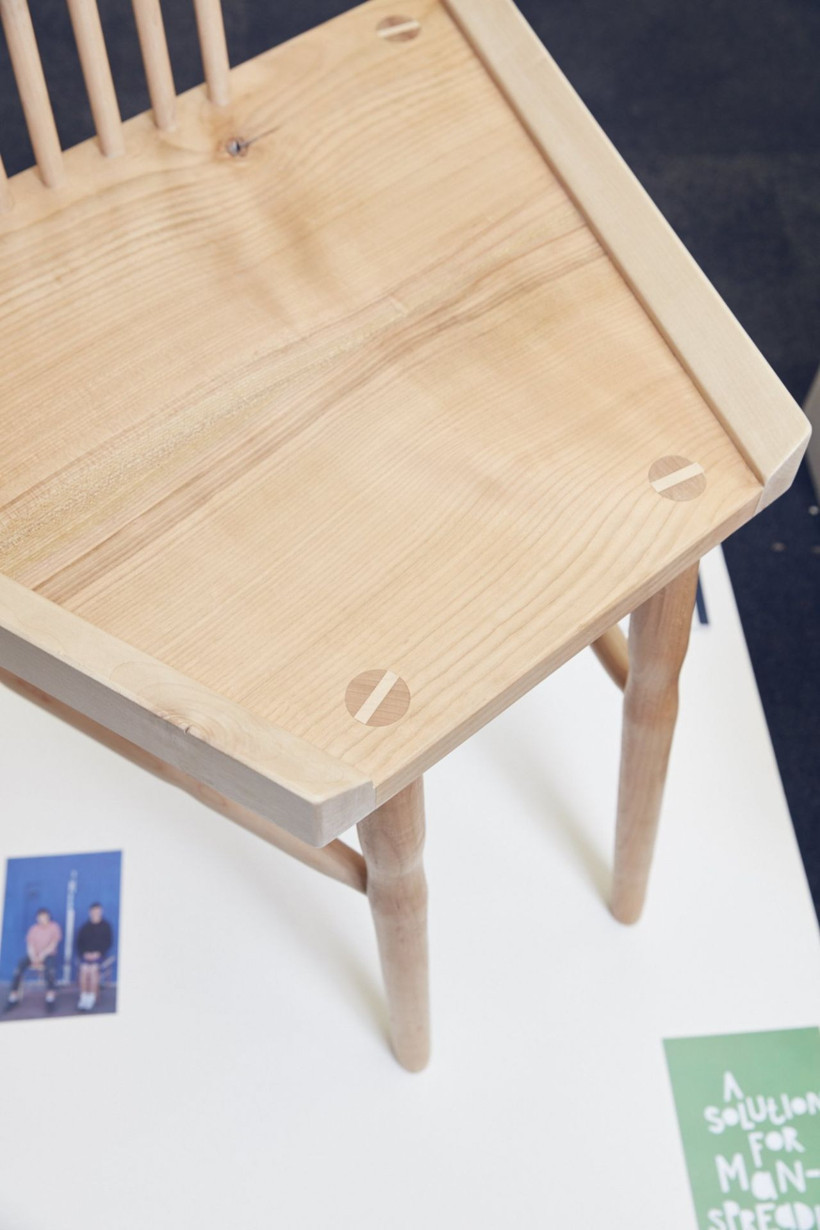 Erkeklerin 'yayılarak oturmasını engelleyen sandalye' tasarımıyla ödül aldı - Resim: 4