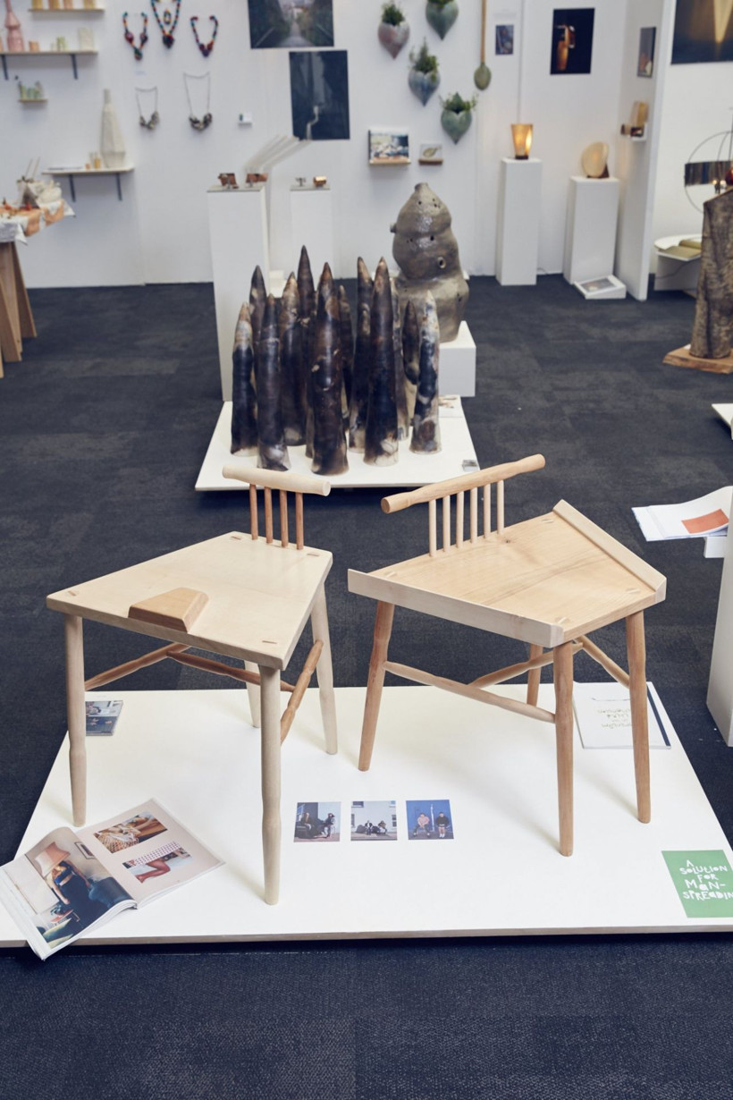 Erkeklerin 'yayılarak oturmasını engelleyen sandalye' tasarımıyla ödül aldı - Resim: 2