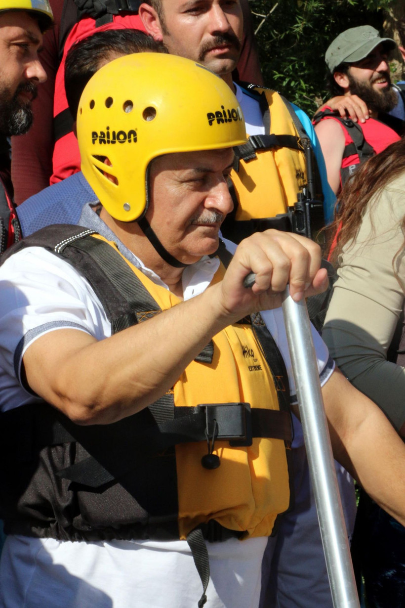 Erzincan’da rafting yapan Binali Yıldırım'ın renkli anları kameralara yansıdı - Resim: 4