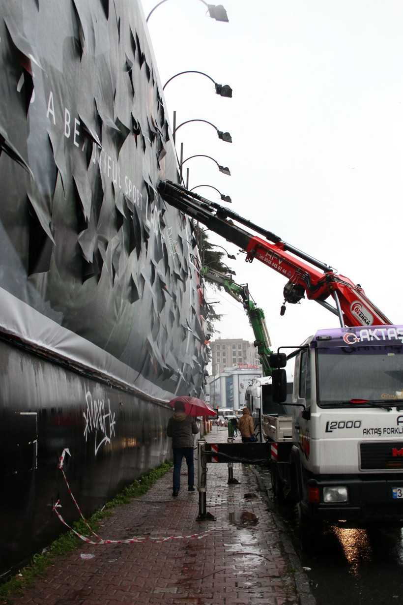 İstanbul Şişli'de reklam panosundan kopan parça kafasına düşen kişi öldü - Resim: 4