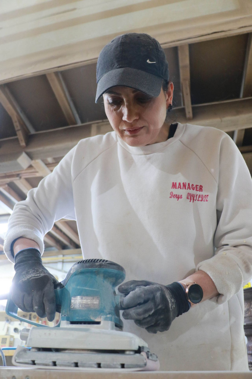 Tercümandı bıraktı! Samsun'da 1 çocuk annesi ahşap ustası oldu - Resim: 4
