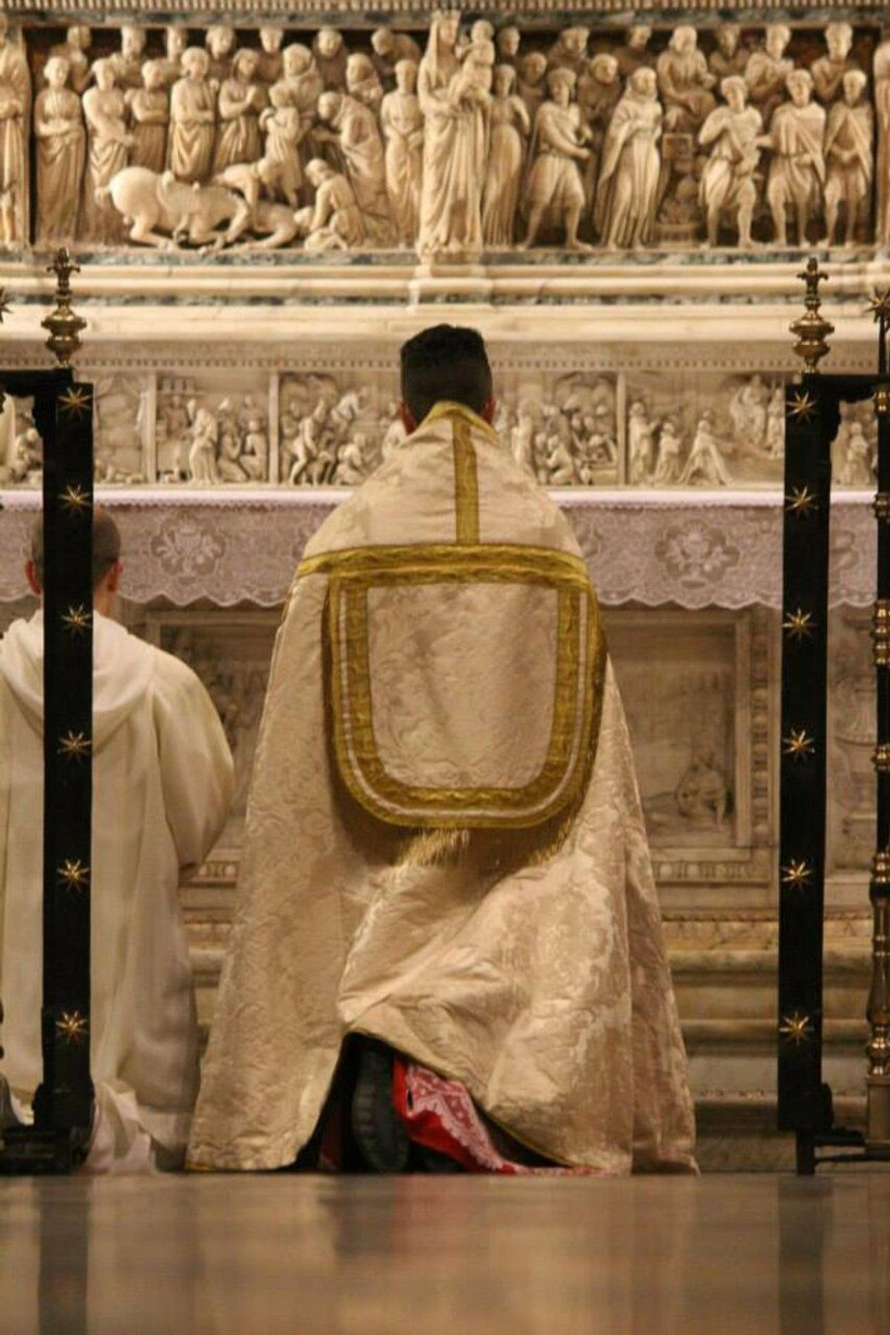 Skandal patladı! Kilise parasıyla cinsel ilişki partisi: Meğer tecavüz hapı... - Resim: 4