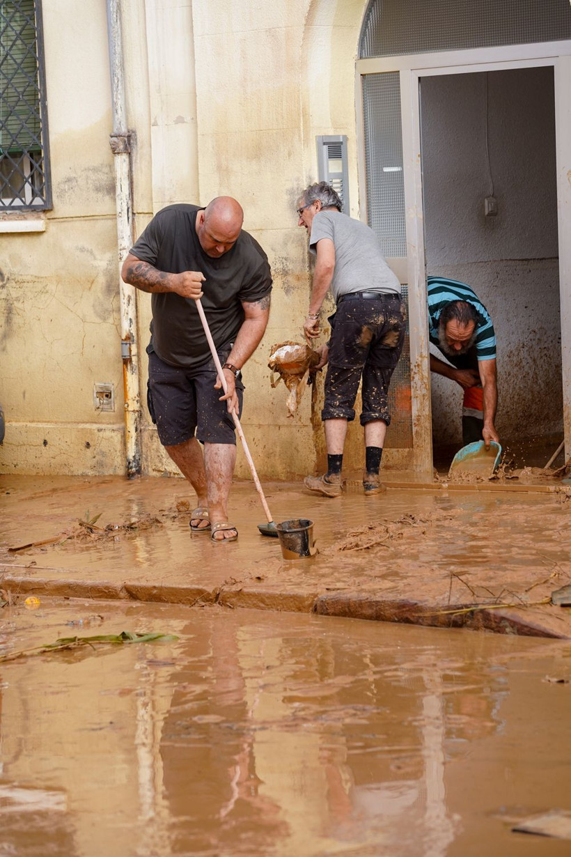 Sel felaketi! Ülkeden feci görüntüler geldi, 51 kişi hayatını kaybetti, köprüler çöktü - Resim: 4