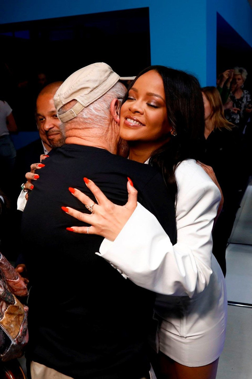 İç çamaşırı markasını çıkarmıştı! Rihanna Paris'te mağaza açtı! - Resim: 3