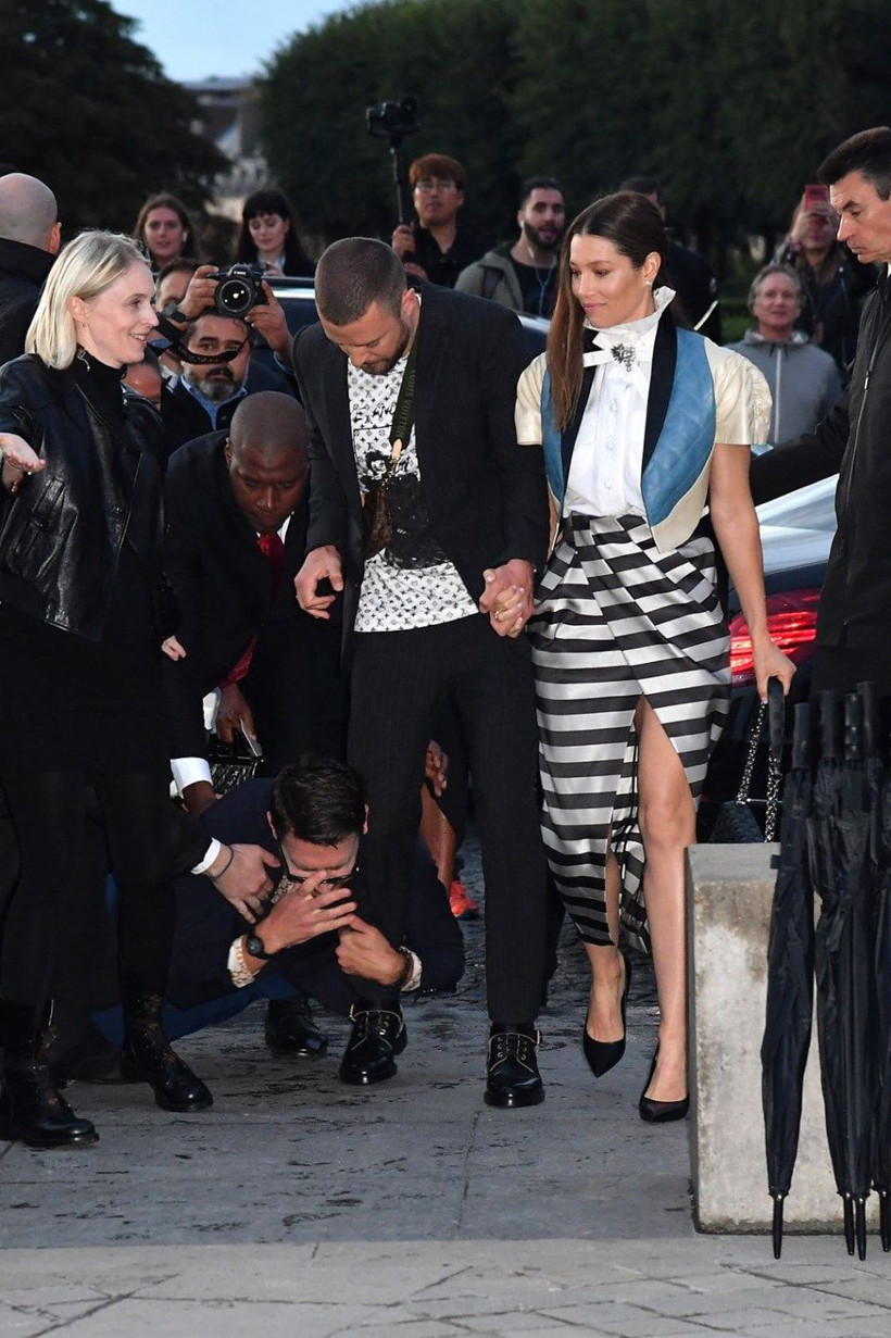 Kim Kardashian'ın kalçasını öpen kırmızı halı tacizcisi Justin Timberlake'i de taciz etti - Resim: 3