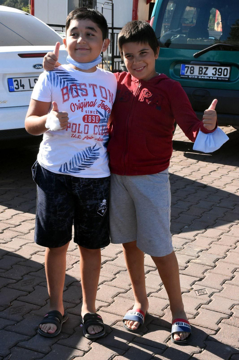 Zonguldak'ta zorlu mücadele! Koyda mahsur kalan 8 kişi kurtarıldı - Resim: 4