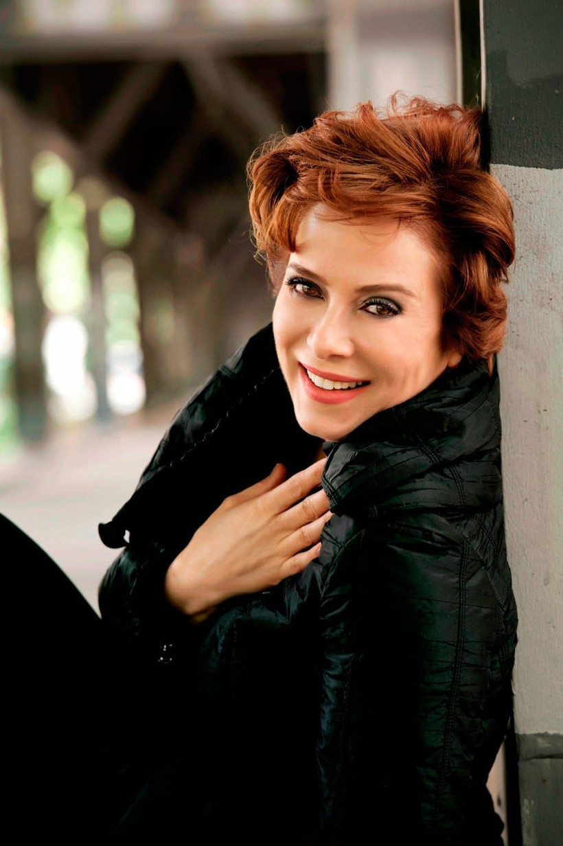 Zuhal Olcay Show TV Alev Alev dizisinin kadrosuna katıldı bakın hangi rolde - Resim: 3