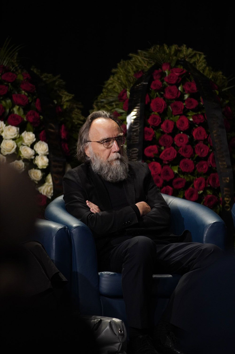 Dugin'in suikastle öldürülen kızı toprağa verildi! Putin 'Cesaret Madalyası' gönderdi - Resim: 3