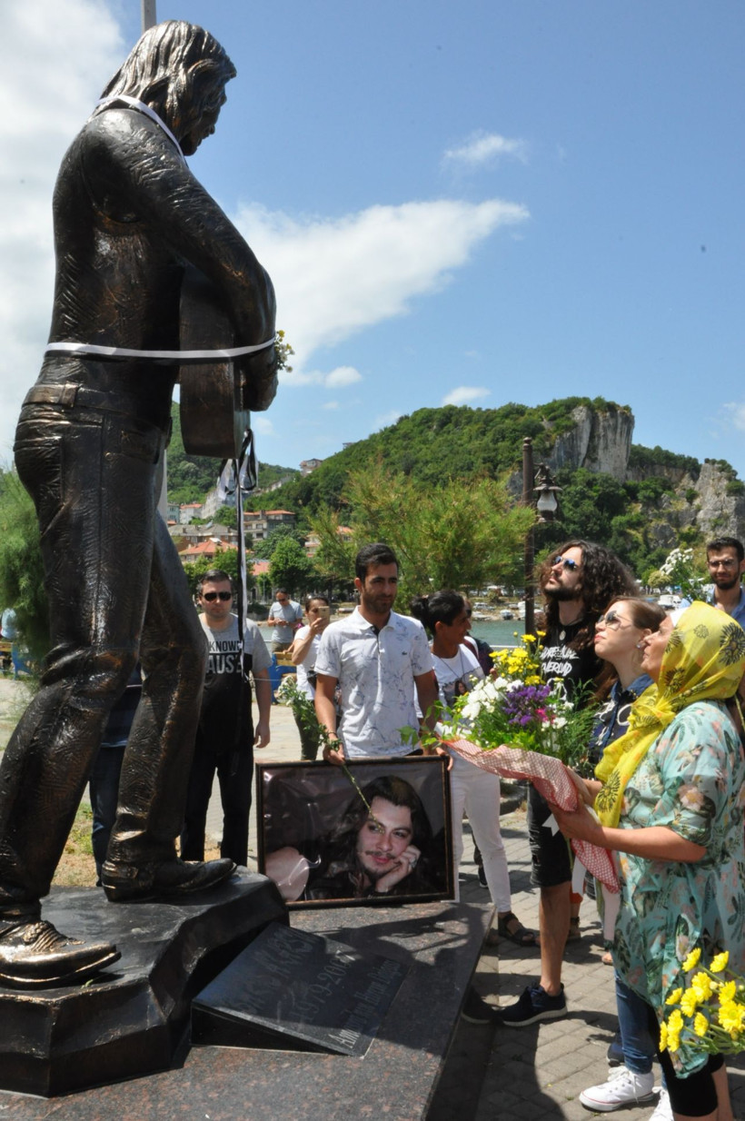 Barış Akarsu 40'ıncı doğum gününde mezarı başında anıldı - Resim: 2