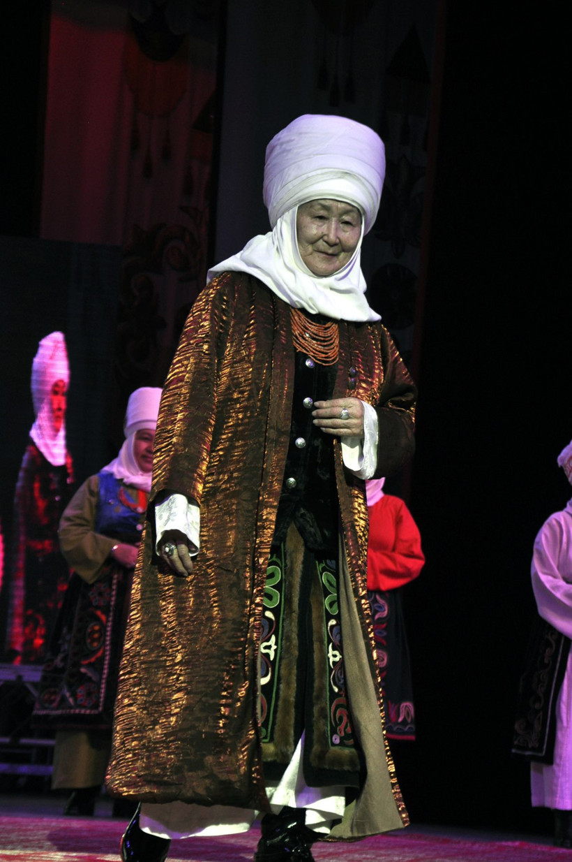 Dünya Başörtüsü Günü kadınlar tarafından defileyle kutlandı - Resim: 4