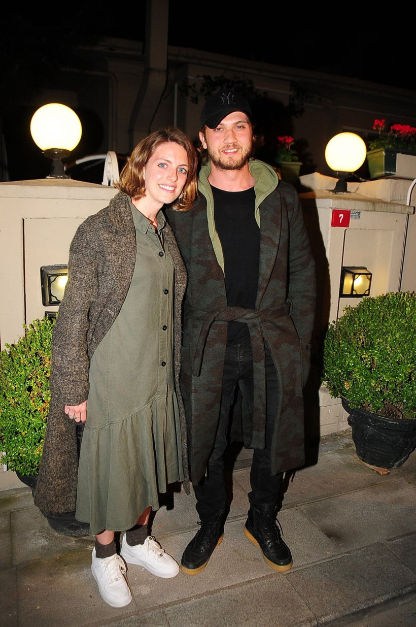 Bige Önal'ı sevgilisi Aras Bulut yalnız bıraktı kıyafeti olay oldu! 'Kız külotlu çorapla çıkmışsın!' - Resim: 1