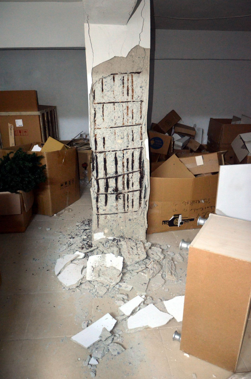 Avcılar'da 3 bloktan oluşan 30 daireli bina mühürlendi - Resim: 1