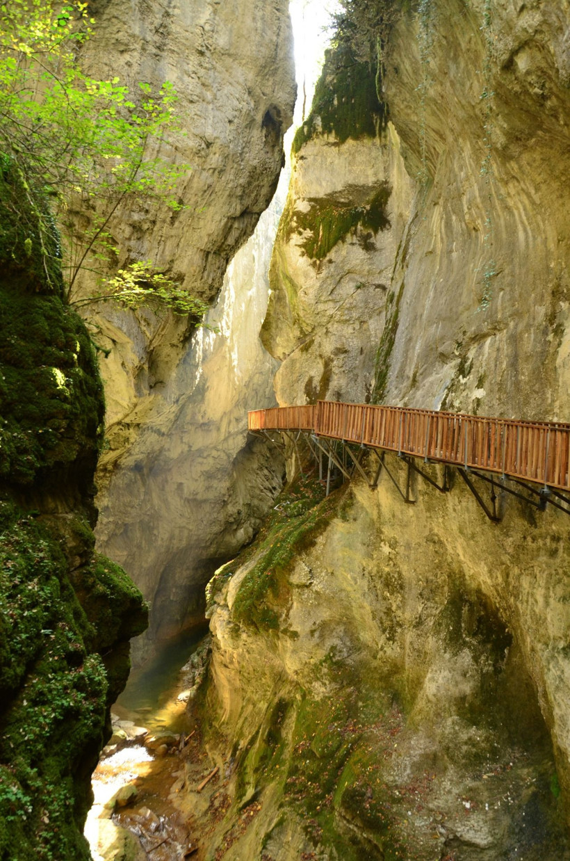 Kastamonu'da dağa civatalarla monte edilen yürüyüş yolu yürekleri ağza getirdi - Resim: 1