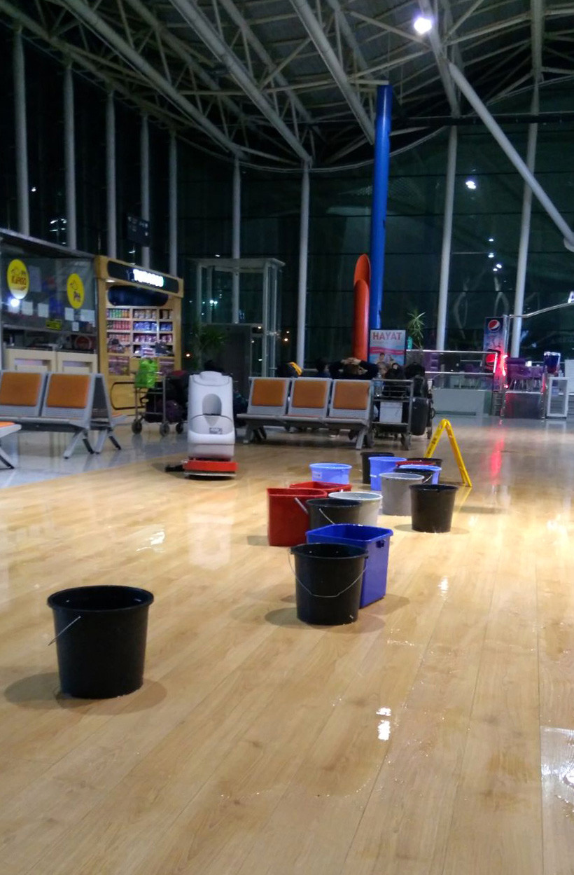 Hatay Havalimanı'nda 16 kova yan yana konulursa - Resim: 3