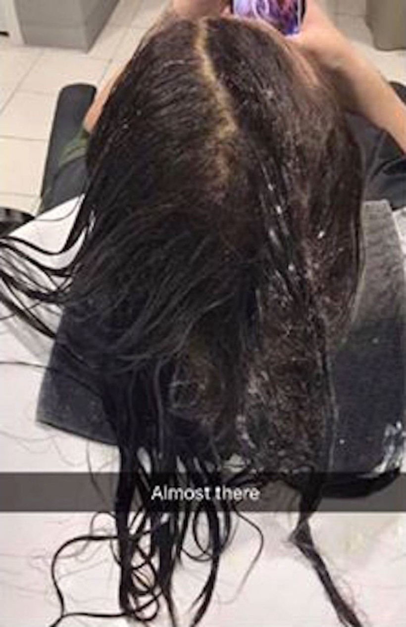 8 ay boyunca saçlarını yıkamayan kadın ancak 8 saatte... - Resim: 1