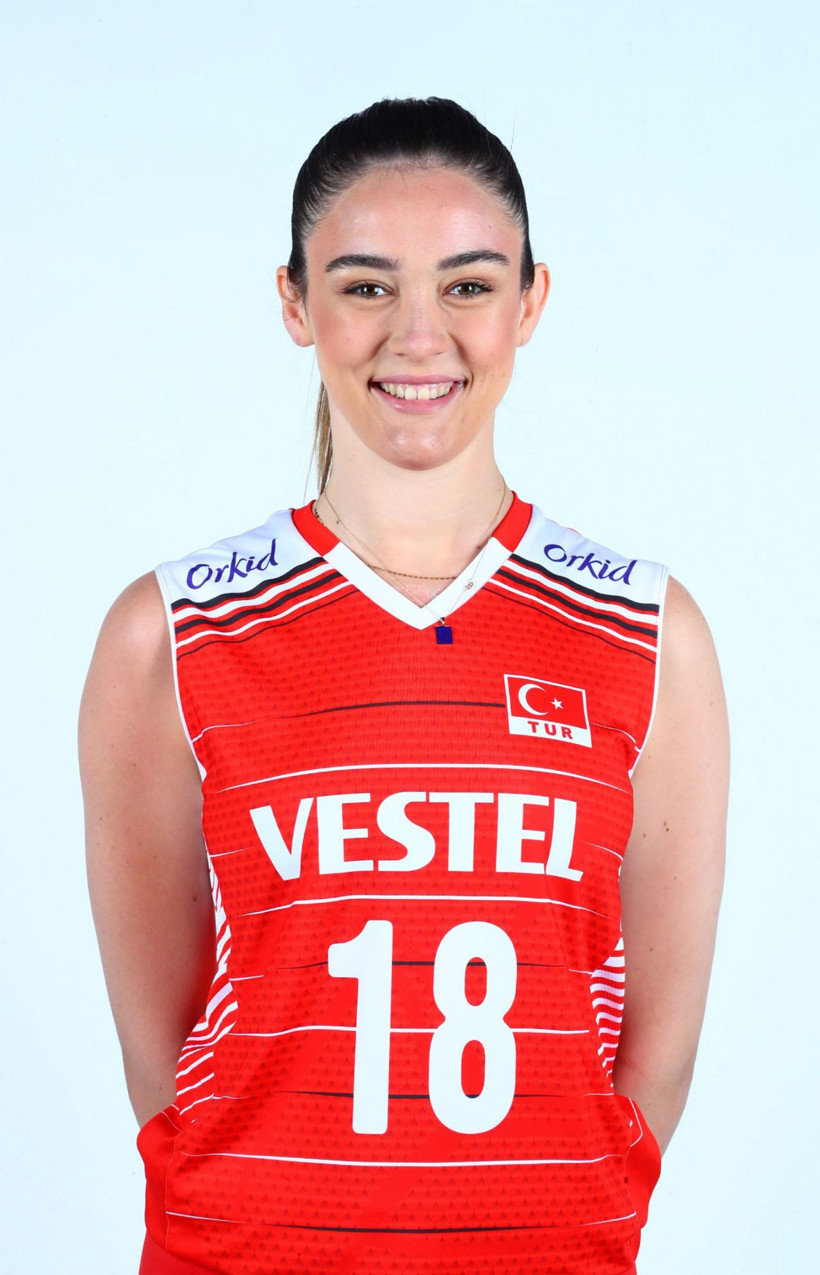 Zehra Güneş sevgilisiyle çekinmeden paylaştı aralarındaki boy farkı dikkat çekti! - Resim: 2