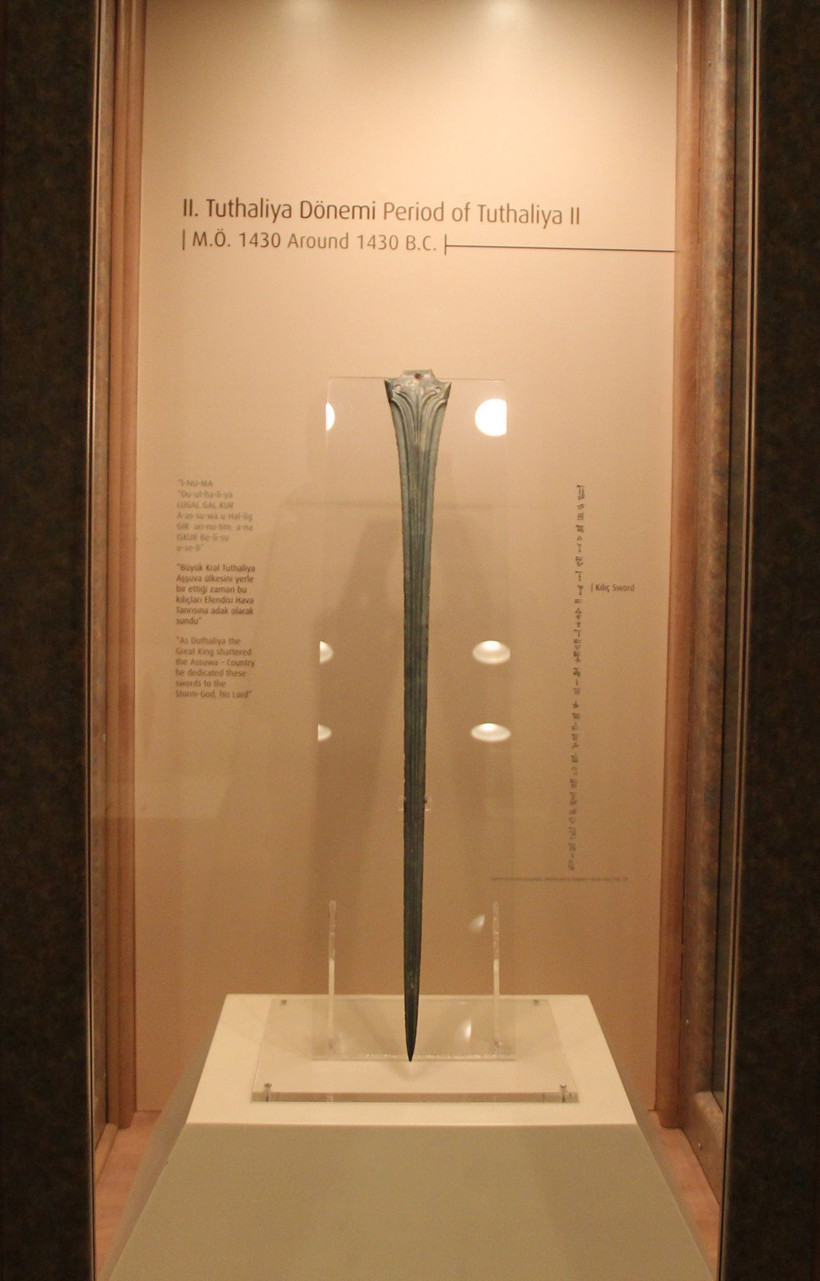 Dünyada eşi bulunmayan Hitit kılıcı İstanbul’da görücüye çıkıyor - Resim: 4