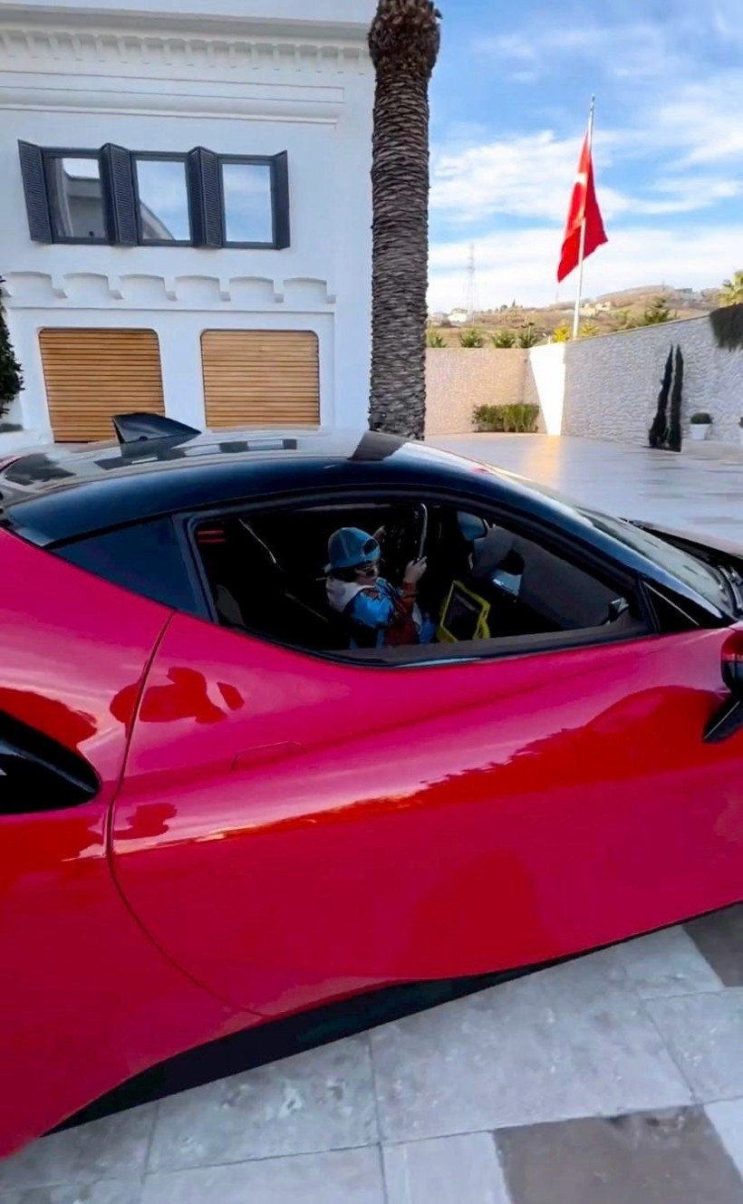 Görüntüler olay oldu! Kenan Sofuoğlu’nun 3 yaşındaki oğlu Ferrari kullandı - Resim: 2