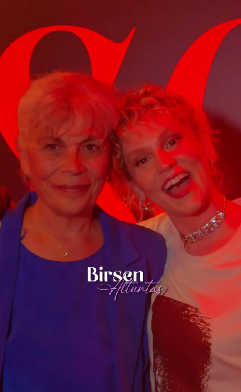 Galaya anne ve babasıyla katıldı! Farah Zeynep Abdullah babasının kopyası çıktı - Resim: 6