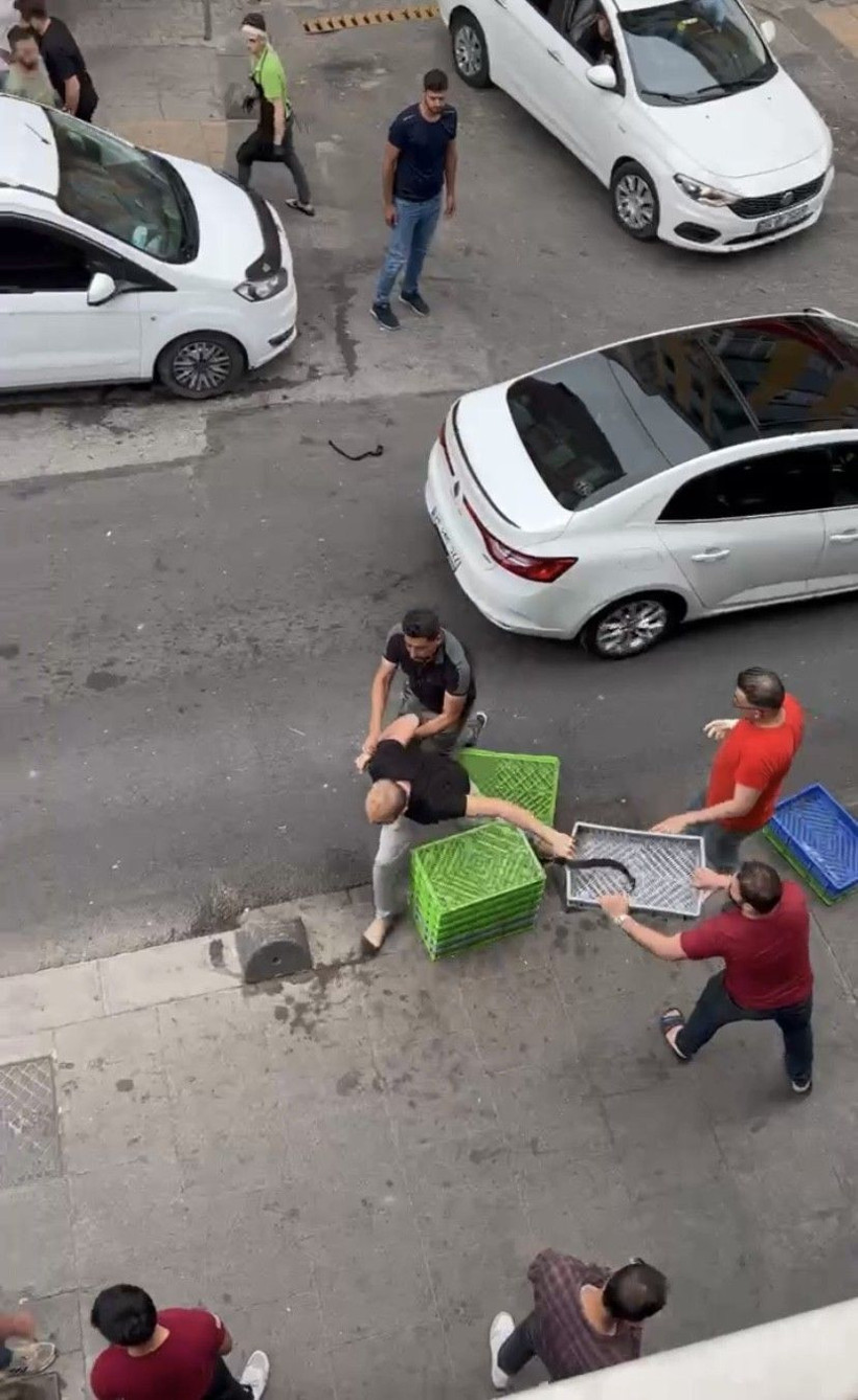 Yediği yemeğin parasını ödemeyen müşteri ile lokantacı yumruk yumruğa girdi - Resim: 3