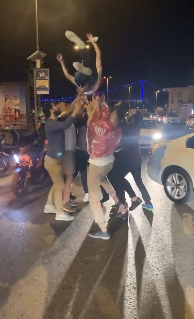 İstanbul aynı tas aynı hamam! Sağlık Bakanı Koca'nın uyarılarını da aldırış etmediler - Resim: 4