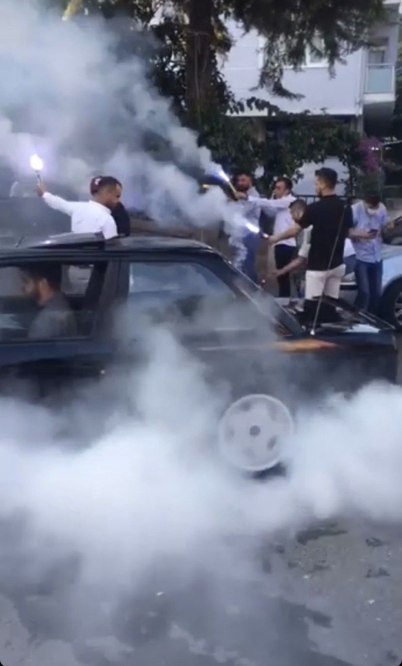 İstanbul'da düğün eğlencesinde magandalık yapanlar yakalandı - Resim: 2