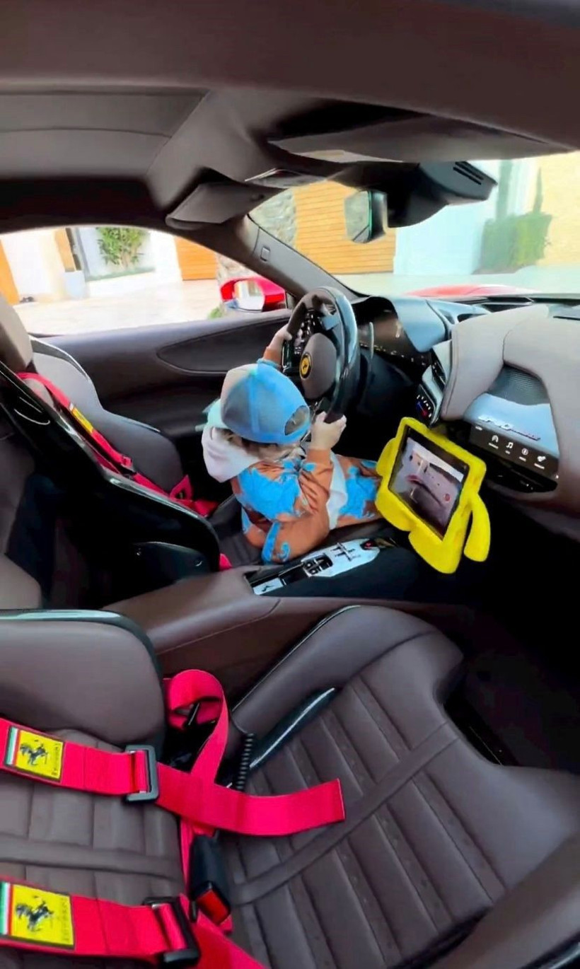 Görüntüler olay oldu! Kenan Sofuoğlu’nun 3 yaşındaki oğlu Ferrari kullandı - Resim: 3