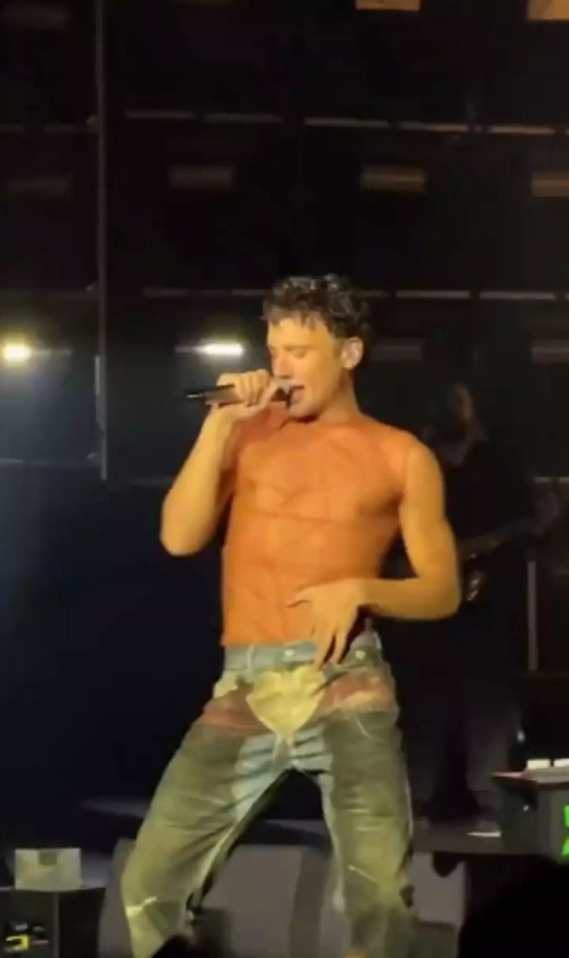 Şarkıcı Edis'e izleyicilerden ve ünlülerden tepki! "Evlatlarımıza kötü örnek oluyor" - Resim: 4