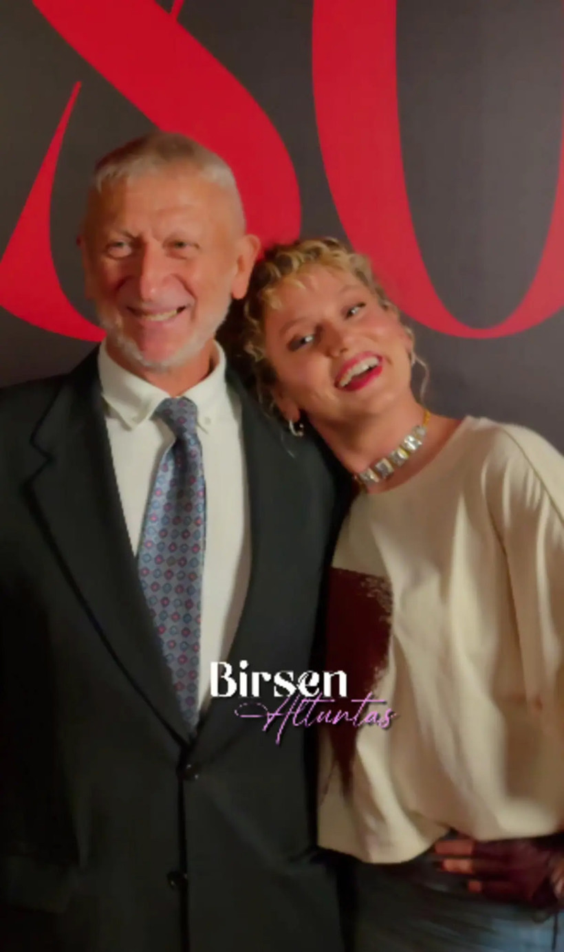 Galaya anne ve babasıyla katıldı! Farah Zeynep Abdullah babasının kopyası çıktı - Resim: 5