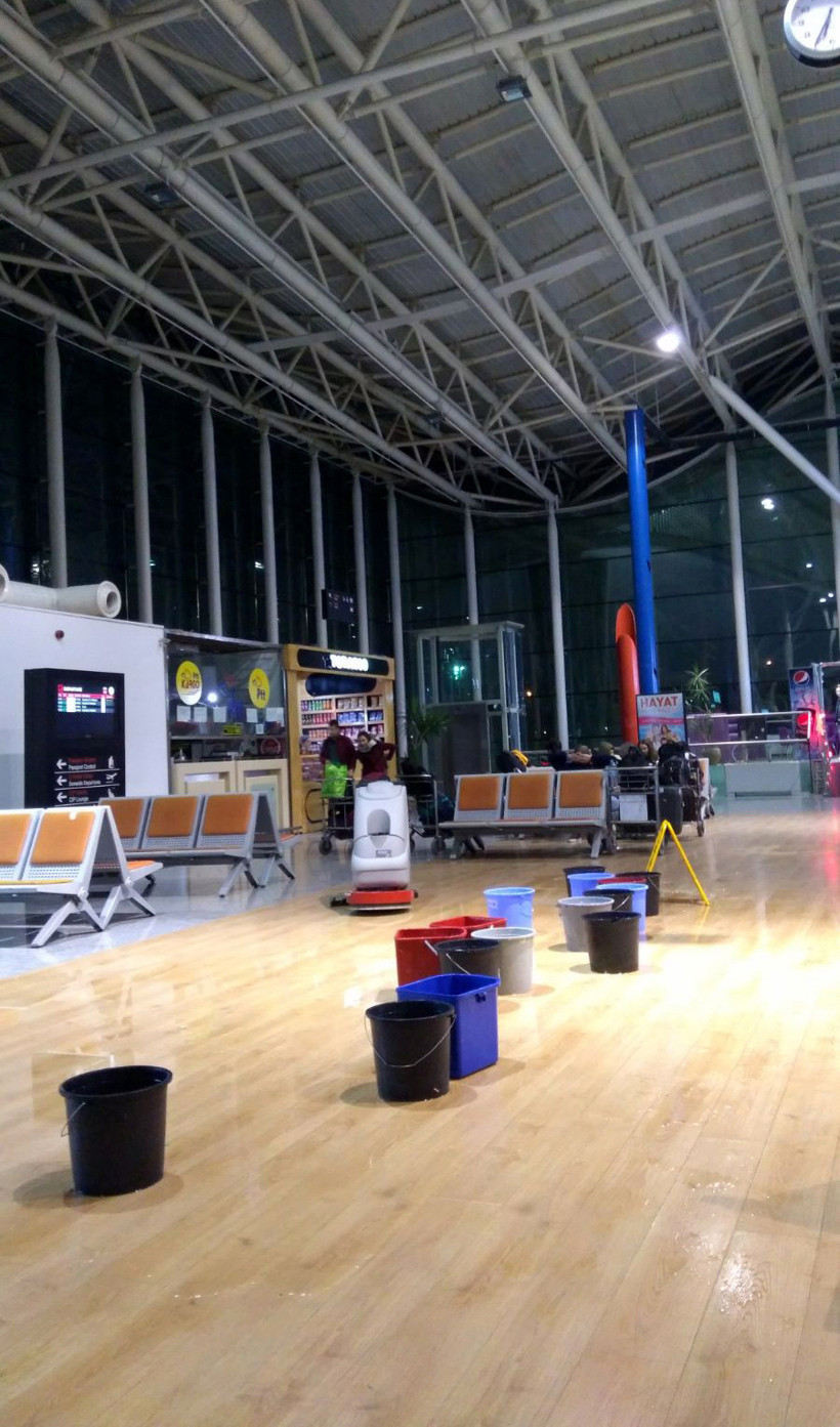 Hatay Havalimanı'nda 16 kova yan yana konulursa - Resim: 2