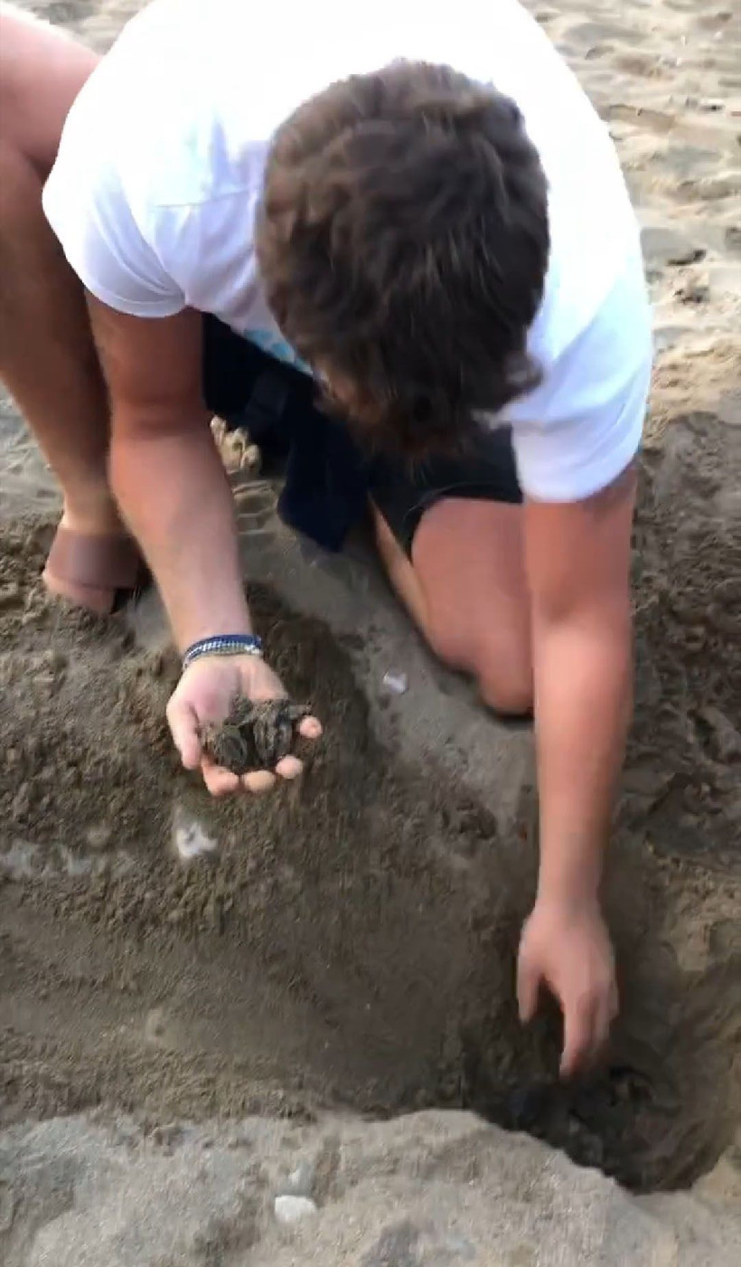 Kıvanç Tatlıtuğ'dan carettalar için şık hareket eşiyle seferber oldu - Resim: 3