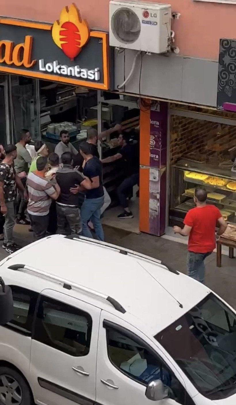 Yediği yemeğin parasını ödemeyen müşteri ile lokantacı yumruk yumruğa girdi - Resim: 1