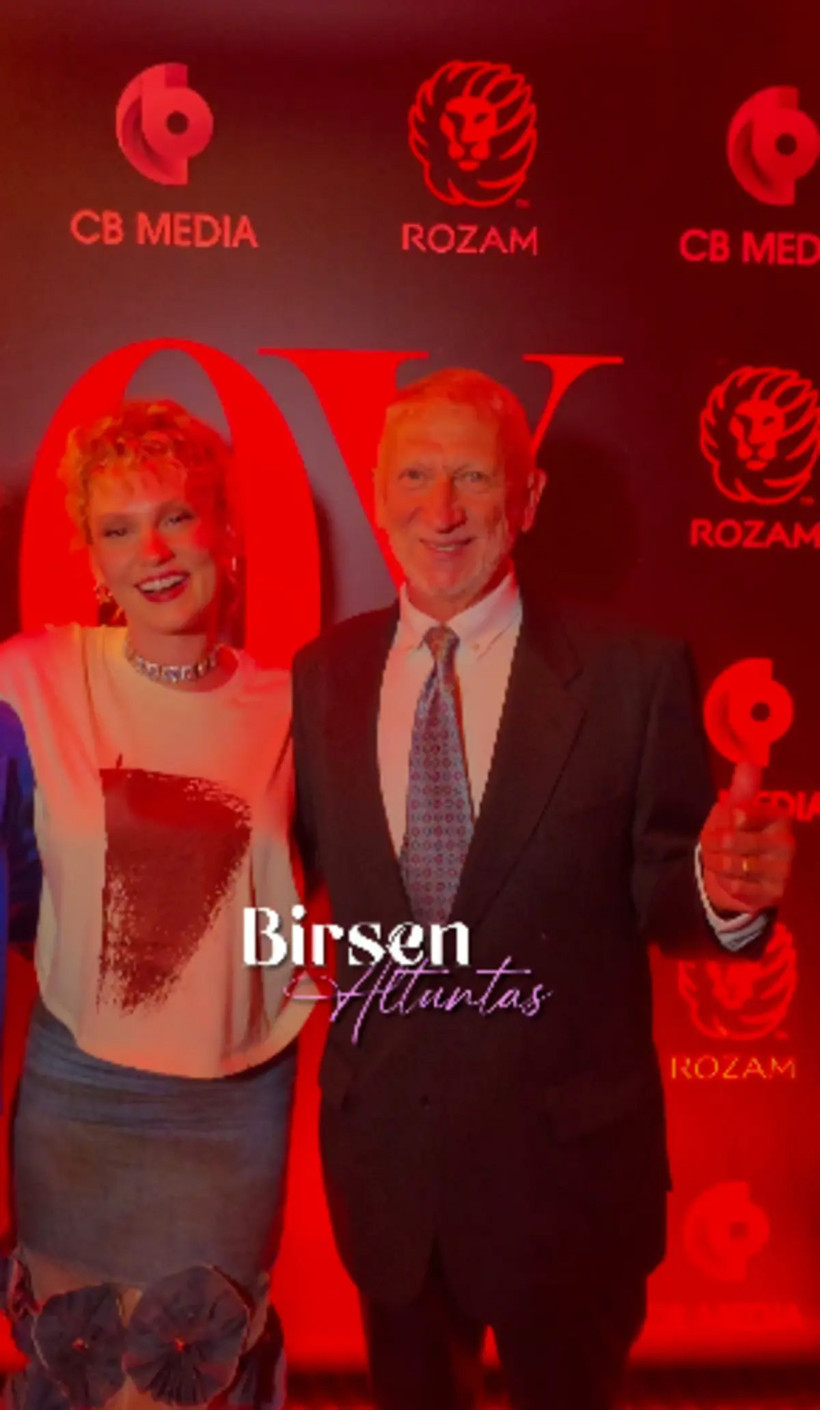 Galaya anne ve babasıyla katıldı! Farah Zeynep Abdullah babasının kopyası çıktı - Resim: 7