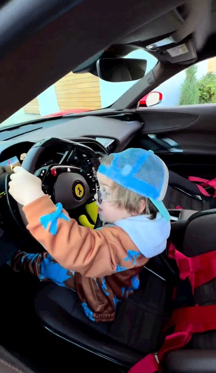 Görüntüler olay oldu! Kenan Sofuoğlu’nun 3 yaşındaki oğlu Ferrari kullandı - Resim: 4