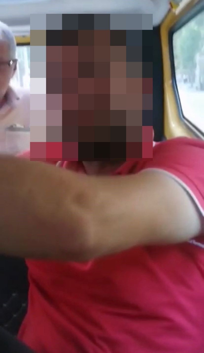 Dolmuş sapığı! Önünde oturan kızı taciz etti kameraya yakalanınca 'çekme' deyip kaçtı - Resim: 1