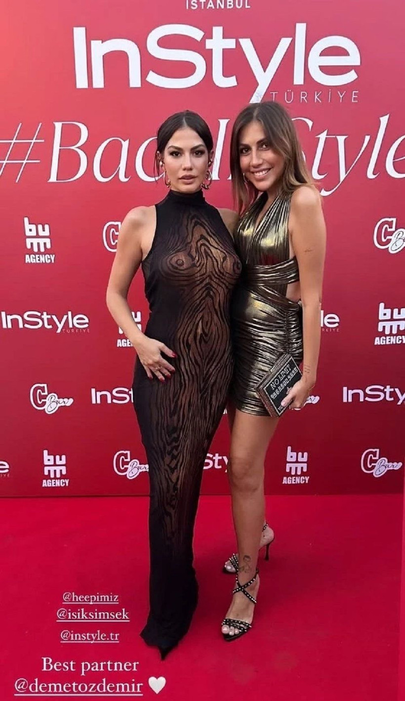 Tarzı ile yürek hoplattı! Demet Özdemir'in elbisesine yorum yağdı... - Resim: 3