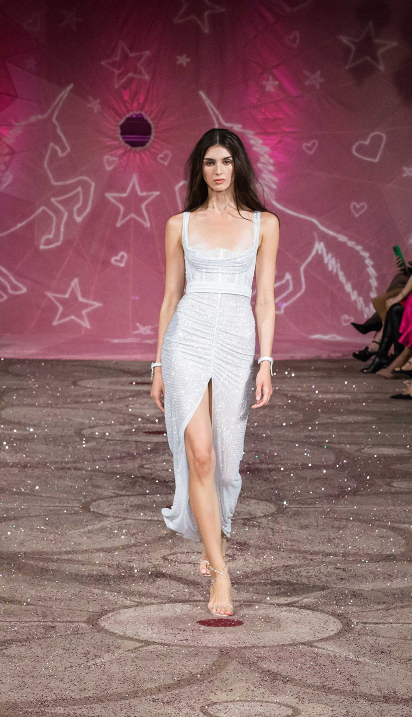 Londra Moda Haftası'nda Aadnevik ikbahar-yaz kreasyonu - Resim: 2