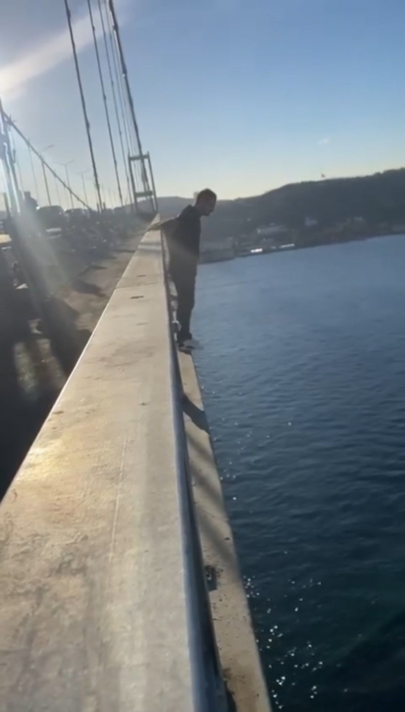 Palalı Sabri'nin akrabası, Şehitler Köprüsü'nden atlayarak intihar etti: Korkunç anlar böyle görüntülendi - Resim: 3