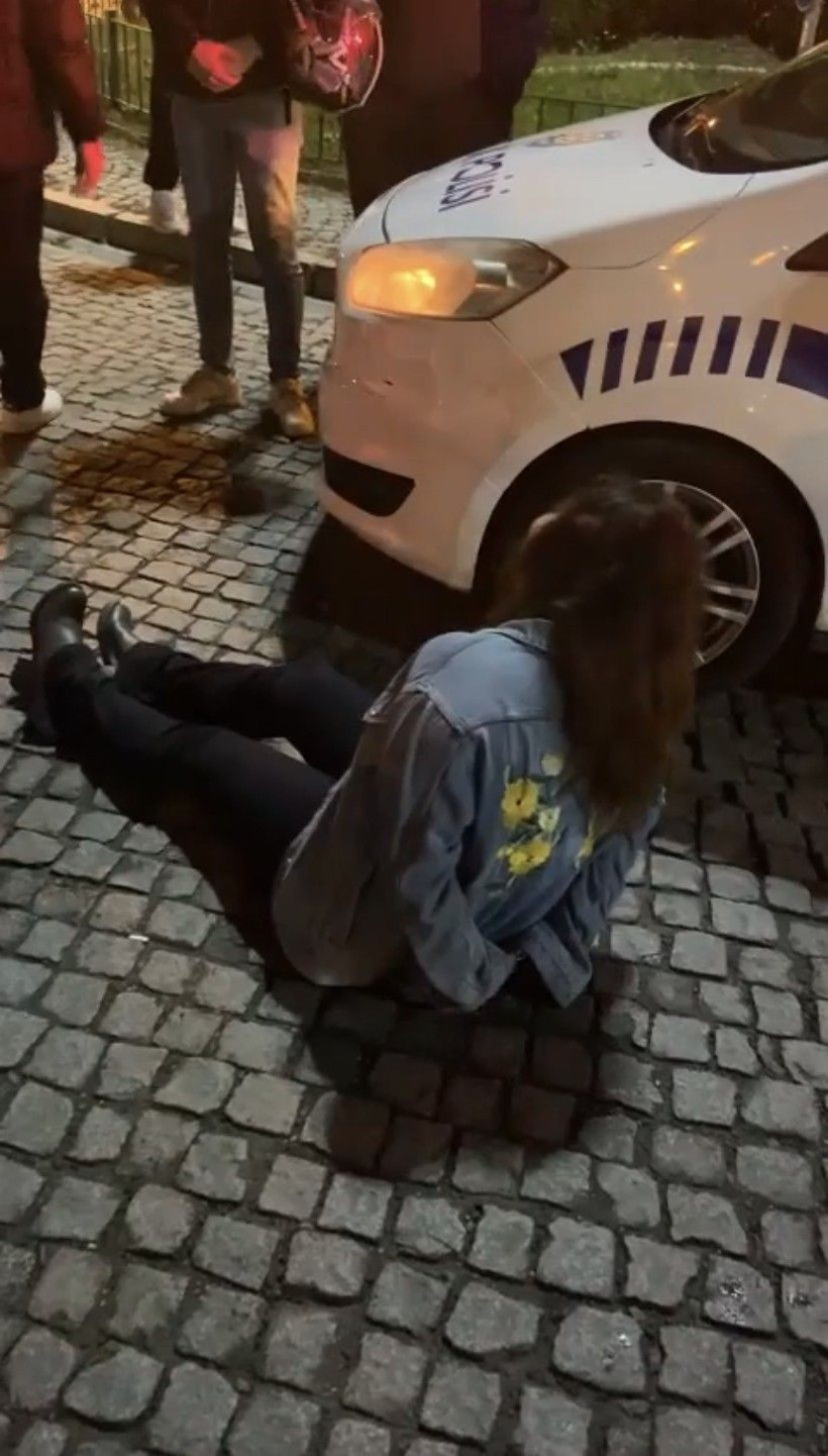 Polise tekme atıp küfürler savurdu! Kağıthane'de kadın sürücü ortalığı karıştırdı - Resim: 2