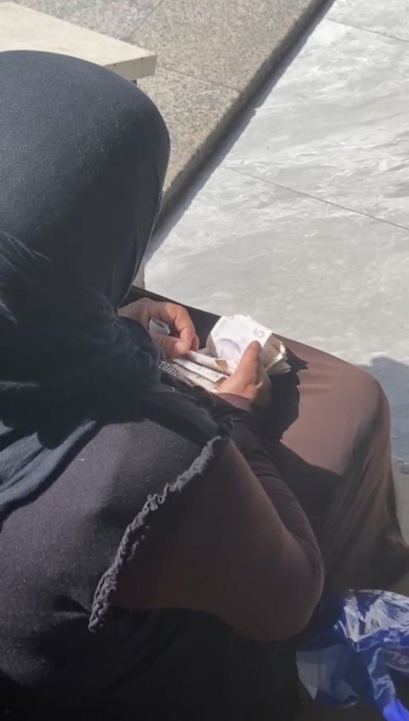 Dilenerek topladığı parayı duyunca şok olacaksınız! - Resim: 2