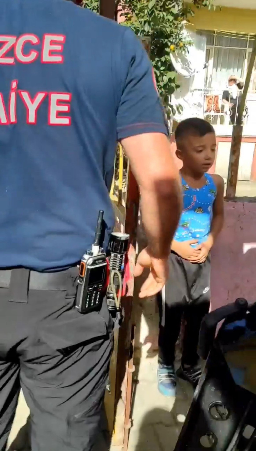 Oyun oynarken demir kapıya kafasını sıkıştırdı! Çocuğu itfaiye kurtardı - Resim: 4