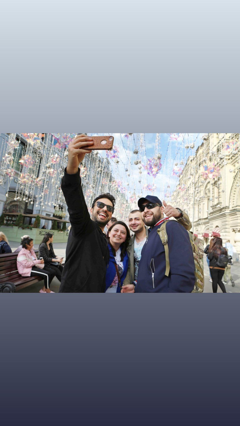 Tarkan eşi Pınar'la Moskova'da aşka geldi! Görüntülerine bakın - Resim: 1