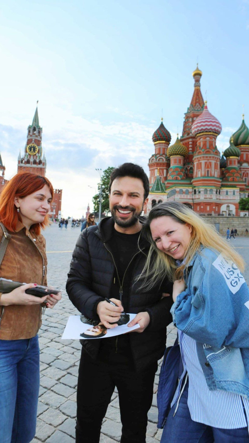 Tarkan eşi Pınar'la Moskova'da aşka geldi! Görüntülerine bakın - Resim: 2