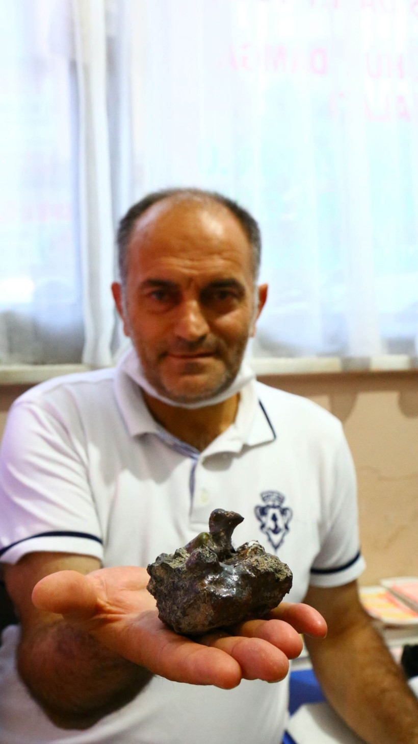 Artvin'de kız çocuğu buldu 'Talih kuşu kondu' diye yaşanan gök taşı sevinci - Resim: 3