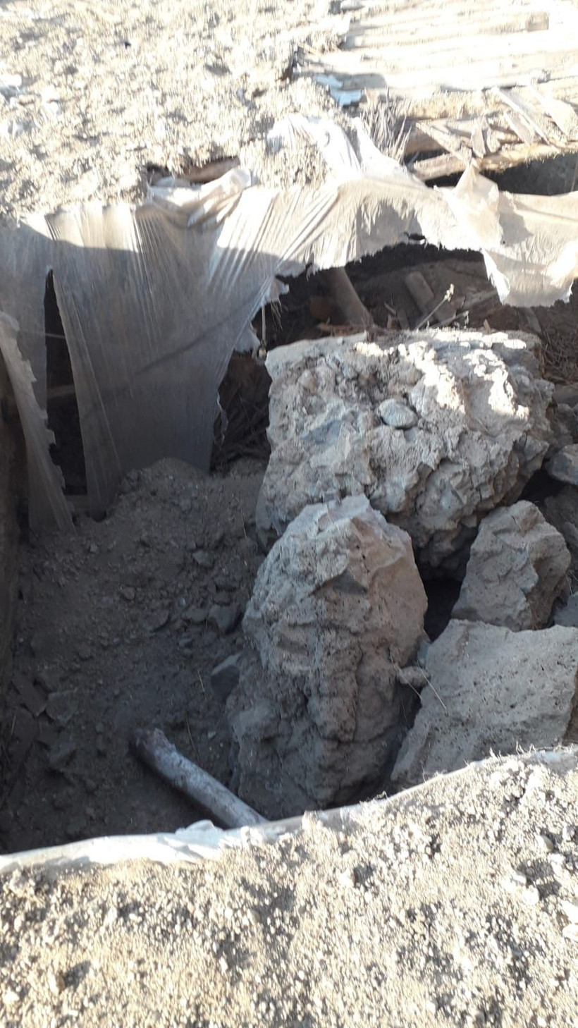 Mahalleli korkulu anlar yaşadı! Dev kaya parçası evin üzerine düştü - Resim: 1