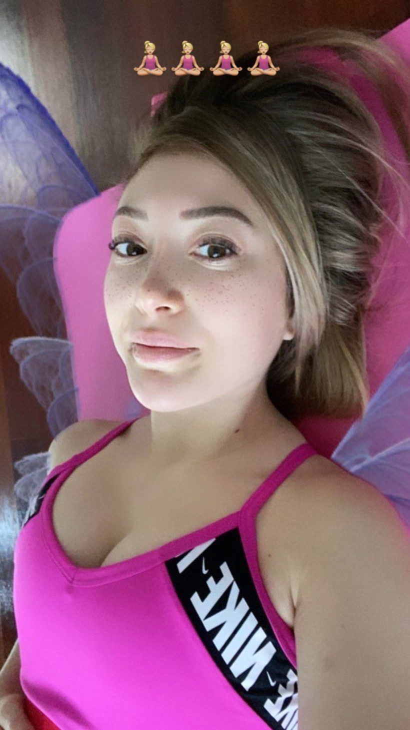 Mehmet Ali Erbil'in kızı Yasmin Erbil cesur pozuyla nefes kesti! Takipçilerini büyüledi - Resim: 4