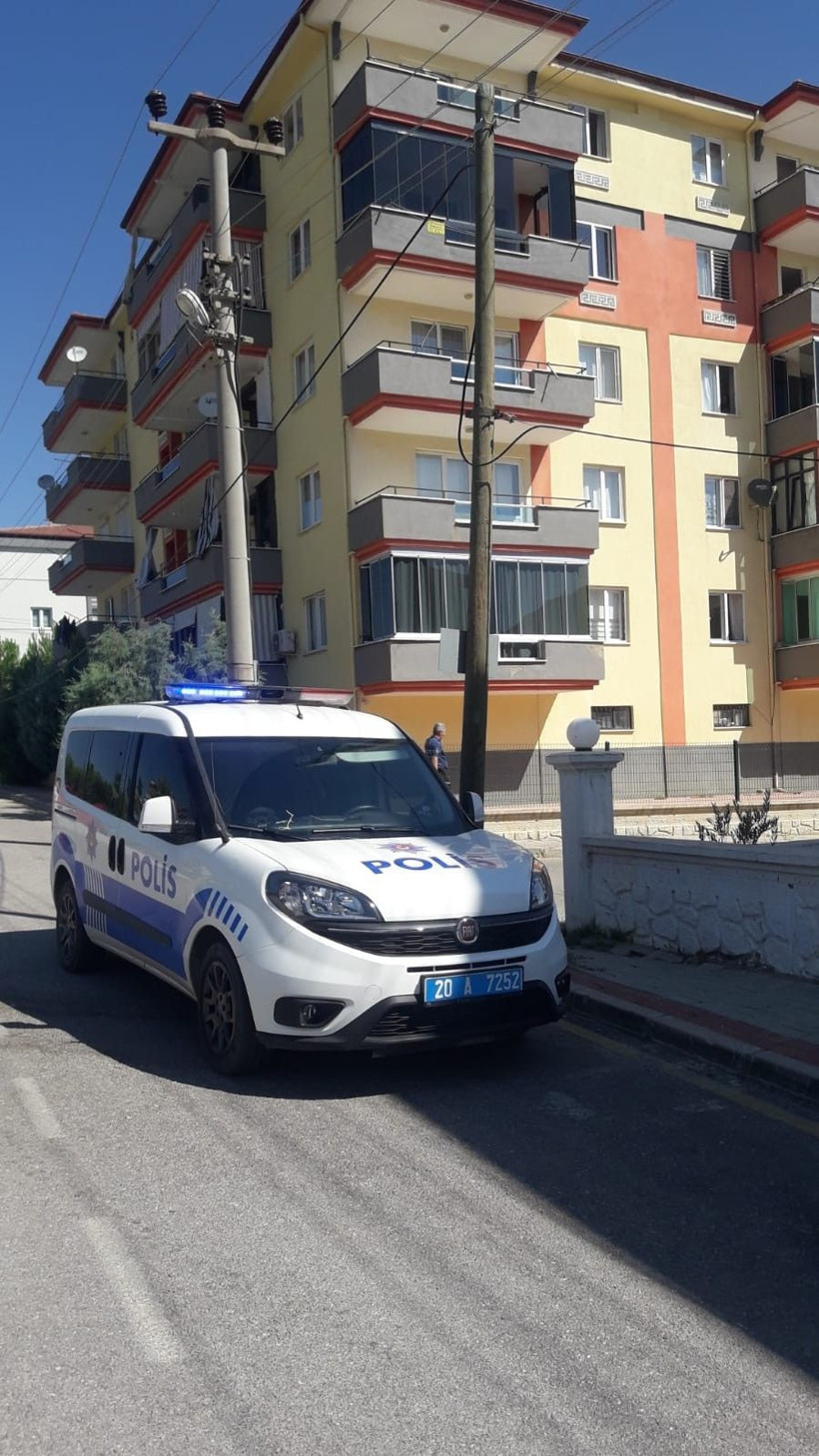 Denizli'de acı olay! 3 yaşındaki çocuk balkondan çamaşır askısına çarparak can verdi - Resim: 1