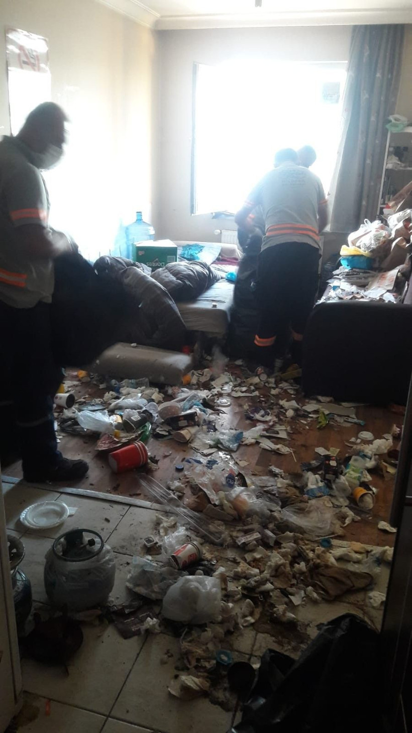 Bursa çöp ev olayı! Kapıyı açtıklarında Cem Muhammed bunu söylemiş işçiler şoke olmuş - Resim: 3